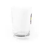 SUIMINグッズのお店のサーモンの握り寿司をかっこよく運ぶねこ Water Glass :left