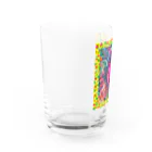 花と女性のイラストレーションのSummer is Coming Water Glass :left