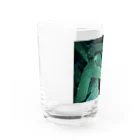 テユタオイシューのグッズの千文字「Don't care, but care」の葉っぱ Water Glass :left