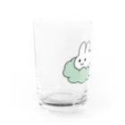 yukiusastudioの雲に乗ったうさぎさん（グリーン） Water Glass :left