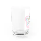 キジトラかもしれないの見つめるニャンコ Water Glass :left