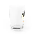 mendakoshopのこっちを見てくるペンギン Water Glass :left