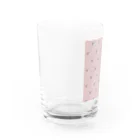 キャラメル色のメルちゃんのお昼寝ネコチャン 総柄ピンク Water Glass :left