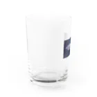 応魚のアルビノシルバーアロワナ（背景つき、青） Water Glass :left
