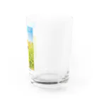 ウクライナを応援します！のひまわり畑とウクライナカラーのリボンをつけた少女-Stand with Ukraine♡ Water Glass :right