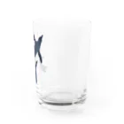 acobi'sの並んで泳ぐペンギン Water Glass :right