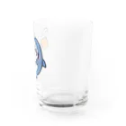 サメ わりとおもいのビールジョッキを掲げるサメ Water Glass :right