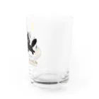 MirofuruDesignのラーメンが大好きな黒猫がラーメンを見つけて驚いている Water Glass :right