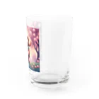 ChicCanvas Boutiqueの桜舞い散る中でたたずむ可愛いトイプードル Water Glass :right