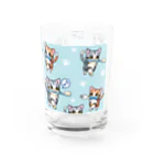 AckeeWolf Art Shopの歯ブラシをくわえたアメリカンショートヘアの子猫 Water Glass :right