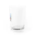 ゆう(AIイラスト)の旅行で記念写真 Water Glass :right