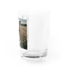 kokin0の畑で微笑む犬 dog smailing in the ground Water Glass :right