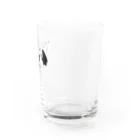 かとうみかん@ペンギンイラストの飛べると信じているペンギン Water Glass :right