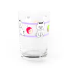 Chipafujiのハチワレねこ　ごぶりん　果汁100%ジュースをのみたい　パープル Water Glass :right