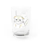 丸太猫のふてぶてしい顔の猫のつがい Water Glass :right