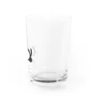 YYMMDDのまろ助寝そべり Water Glass :right