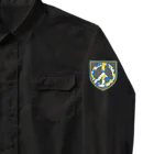 サトオのエンブレム風カモフラピースマーク(Peace symbol)ウクライナ色 ワークシャツ