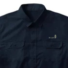 ari designのサーフィンをするブタ・淡色線（ワークシャツ用） ワークシャツ