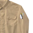 LalaHangeulの風に吹かれるイワトビペンギンさん(ハングルバージョン) ワークシャツ