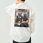 Mottan‘s Art Goods Shopの地下鉄の乗る　犬のカップル Work Shirt