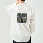 SaltyCookie Design Worksの窓の前で雨を眺めているネコ[カラー] Work Shirt