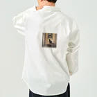 pinoko4143の絵画をバックにたたずむ黒猫 Work Shirt