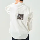 feliceの窓辺で風を感じている猫 Work Shirt