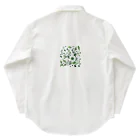 アミュペンの数学的で洗練されたデザインの白と緑の花 Work Shirt