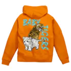 LalaHangeulのBABY TIGERS　バックプリント ジップパーカー