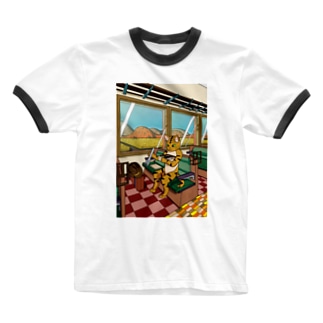 ネコの列車旅 Ringer T-Shirt
