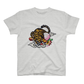 虎と桃 Regular Fit T-Shirt