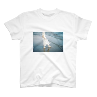 彼女と海 T-Shirt