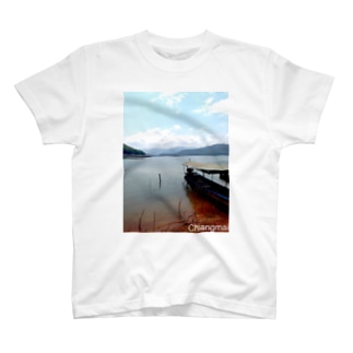 タイの湖 T-Shirt