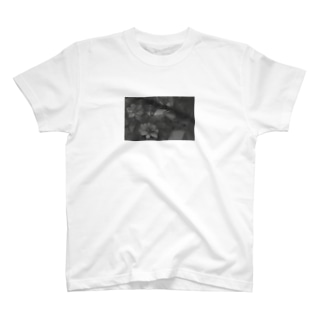 倒れるタピオカ（mono ver.） Regular Fit T-Shirt