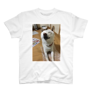 クシャミ直前の犬 Regular Fit T-Shirt