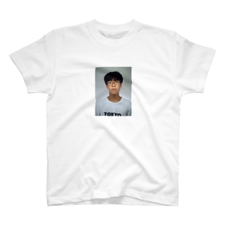 鎧坂(証明写真) Regular Fit T-Shirt