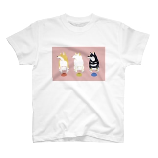 ご飯を待つ柴犬たち（ピンク色） Regular Fit T-Shirt
