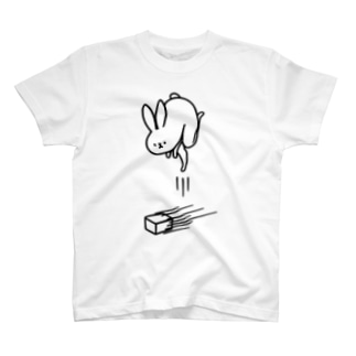 豆腐をよけるうさぎ Regular Fit T-Shirt