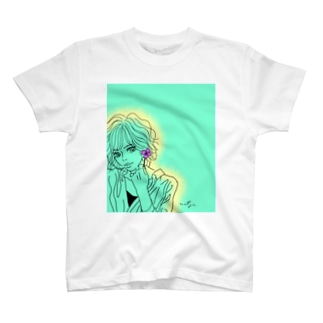 ラッキーイヤリング🍀 T-Shirt