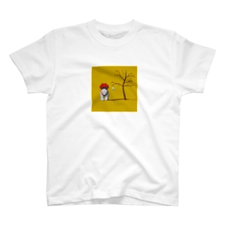 赤いリュックのシロクマ Regular Fit T-Shirt