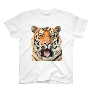 虎(トラ)の素敵なアイテム Regular Fit T-Shirt