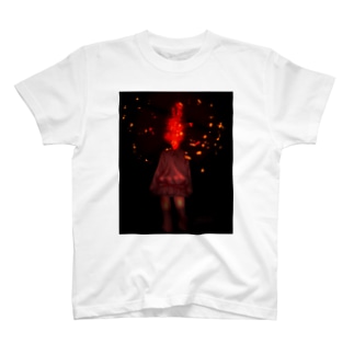 燃える少女 Regular Fit T-Shirt