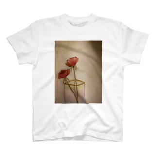 枯れかけの薔薇 Regular Fit T-Shirt