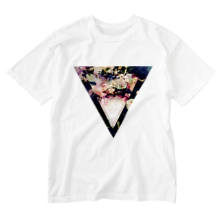 ▼5-2【逆三角形の穴】 Washed T-Shirt