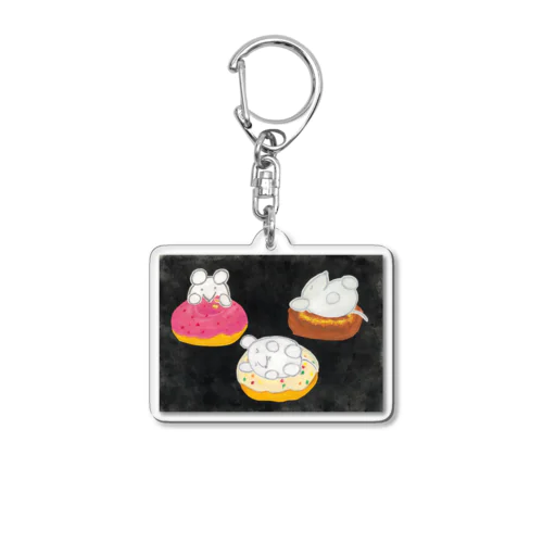 ベッドのドーナツを吟味するねずみくん Acrylic Key Chain