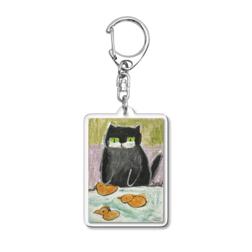 かわいい黒猫がプールで泳いでいるアヒルを楽しそうに見ている Acrylic Key Chain