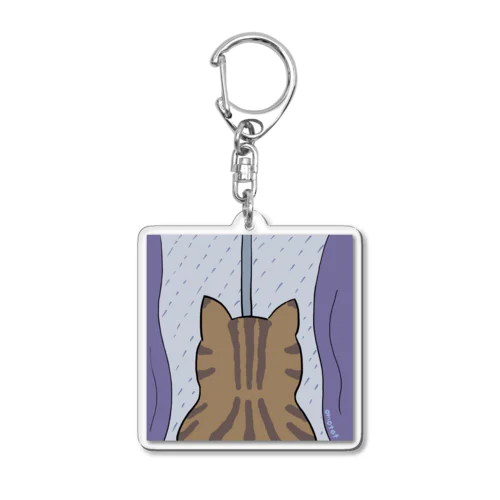 雨の日、窓から外を見る猫 Acrylic Key Chain