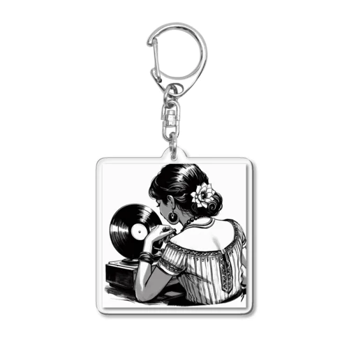 音楽を聴く女の人 Acrylic Key Chain