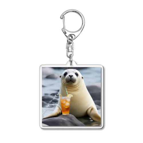 アイスティーを飲むアザラシ Acrylic Key Chain