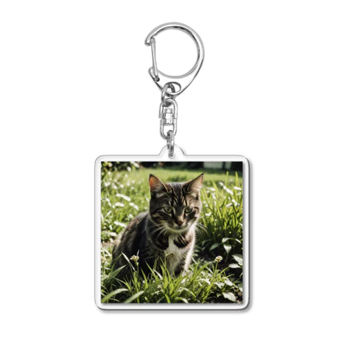 草むらの猫 Acrylic Key Chain